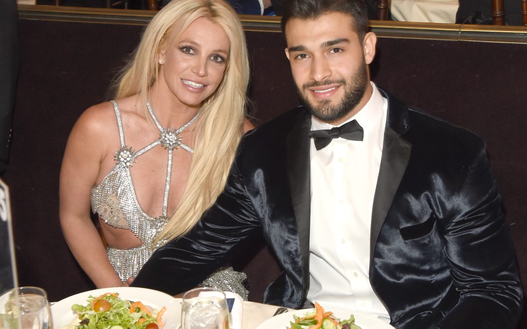Sam Asghari seen without wedding ring before Britney Spears breakup rumors